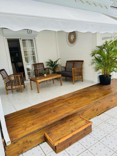 balcon/terrasse, L'INSTANT PRESENT in Le Moule