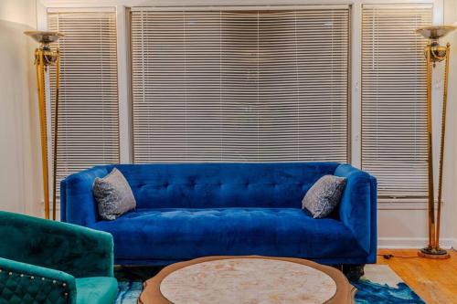 City Living Bliss 3BR Gem Near Parks and Dining in Chicago, USA