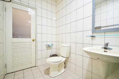 Family Room image 2