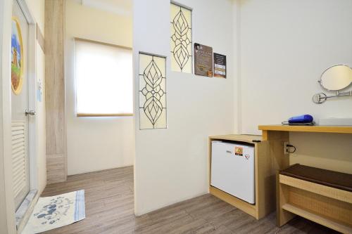 Standard Family Room image 9