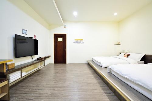 Standard Family Room image 8