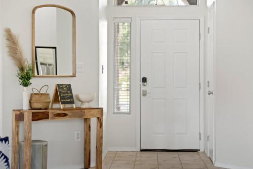 Revitalizing 3 Bedroom Home With Pool, Pet-Friendly, Wi-fi photo 4