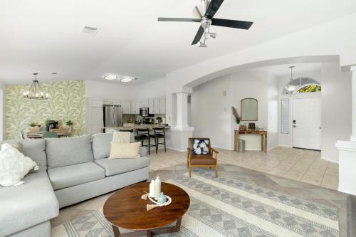 Revitalizing 3 Bedroom Home With Pool, Pet-Friendly, Wi-fi photo 3