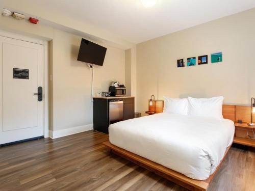 1 queen bed