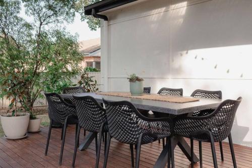 Live in the Heart of Mudgee at Fairbairn Cottage, Маджи (фото 3)