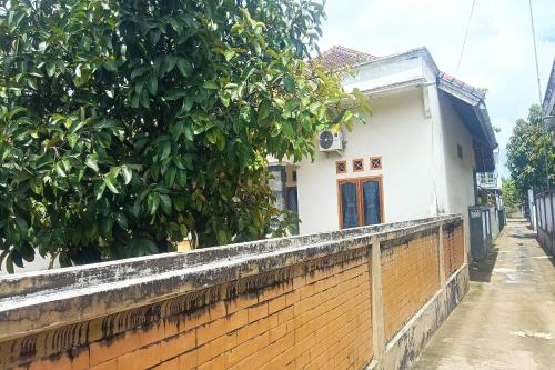 OYO 93425 Homestay Anisa