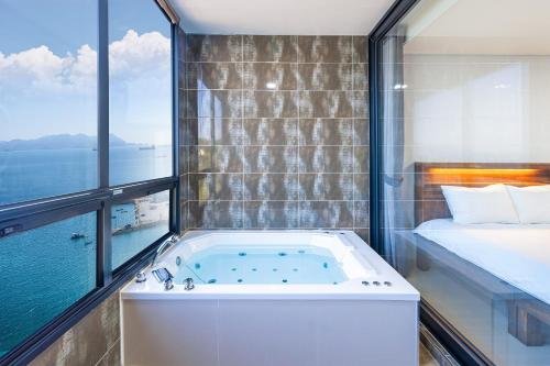 Le Paradis Ocen view Spa Pension in Mandeok-dong