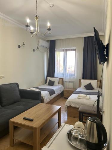 2 twin beds, 1 sofa bed