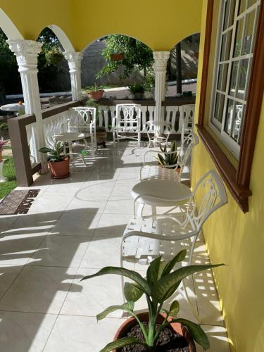 Mini Cozy Lodging in Whitehouse