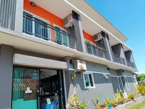 Balcony/terrace, Triple J Hometel in Layan