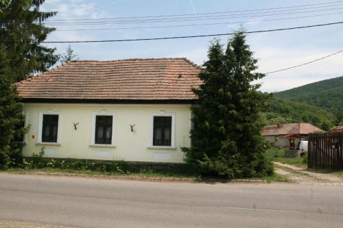 Toldi Vendégház - image 10