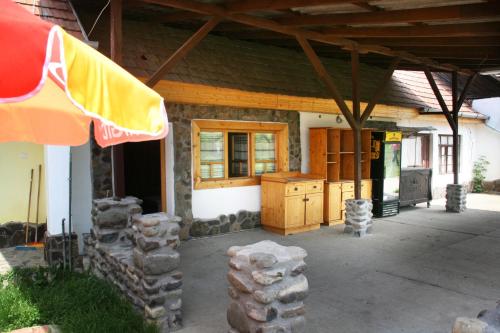Toldi Vendégház - image 9