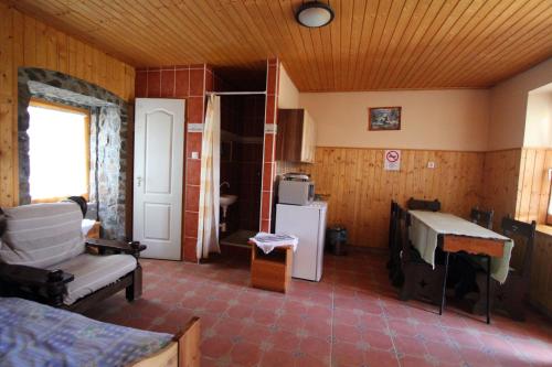 Toldi Vendégház - image 2
