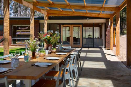 Kangaroo Estate Farmstead 8 bedroom Daylesford 17 Pax Weddings in Wheatsheaf