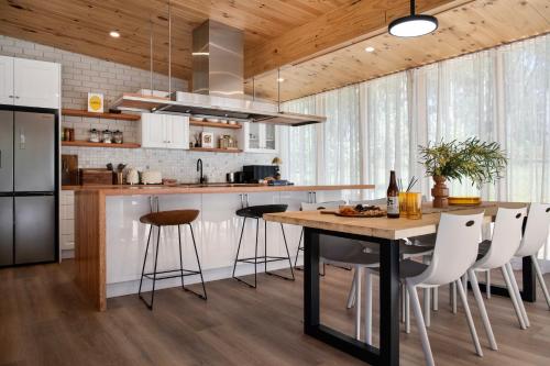 8 bedroom farmstead in Weatscheaf Daylesford