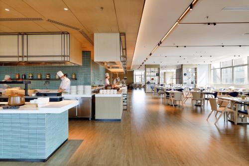 Shanghai Marriott Hotel Pudong East - Only a 20 minute drive from Disney, Shanghai (photo 6)
