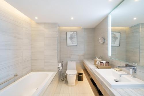 room detail thumbnail 2