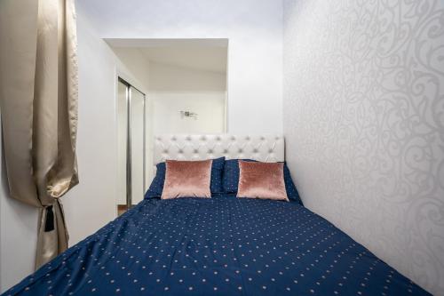 Opera Balkony Luxury Apartment - image 2