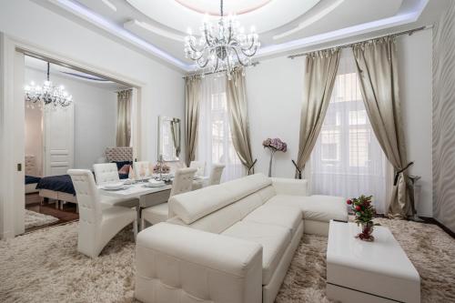 Opera Balkony Luxury Apartment with free parking