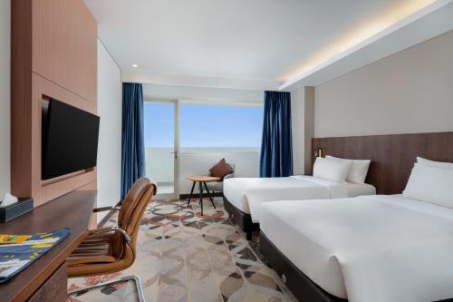 Golden Tulip Springhill Lampung Room Type - Deluxe Room 2 Single Beds Sea View