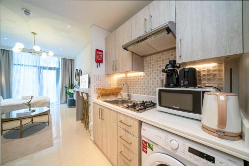 LUXFolio Retreats - Palm Paradise Studio - image 6