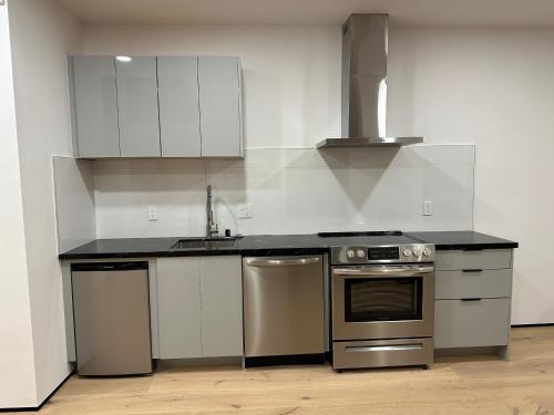 Berkeley Hills Retreat 6 BR/ 6 BA Berkeley Hills Retreat 6 BR/ 6 BA