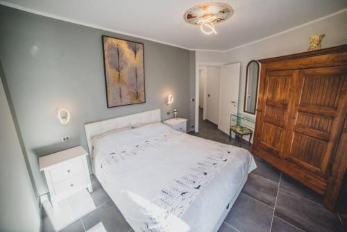 Maison Montironi -luxury estate- [via Medail 9]