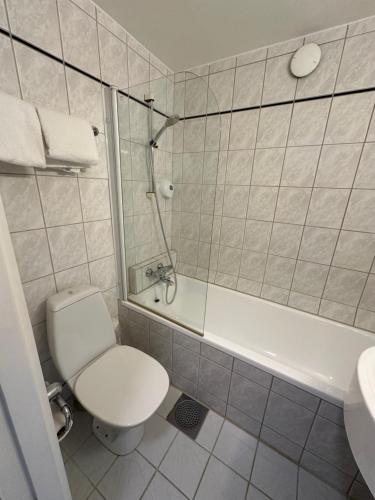 Brakanes Hotel - image 12