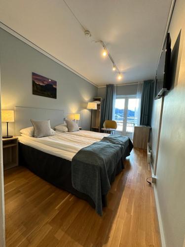 Brakanes Hotel - image 11