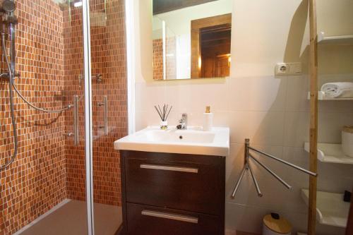 One-Bedroom Apartment image 10