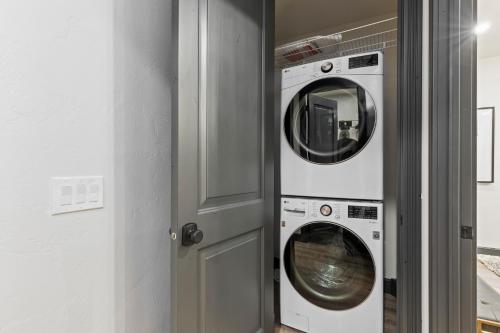 909 Park Ave home - image 14