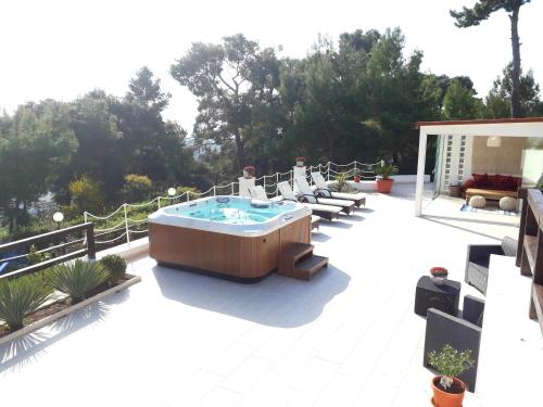 Kert, Residence Maresol 1 Bedroom apartment in Marchionna