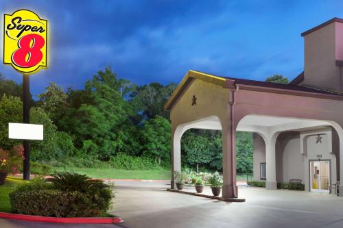 Super 8 by Wyndham Huntsville - Hotel