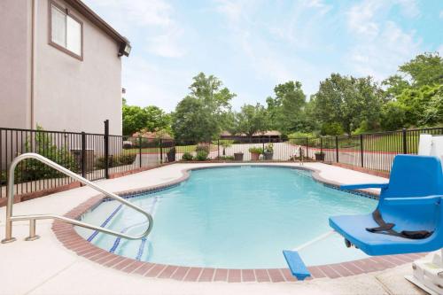 Super 8 by Wyndham Huntsville in Huntsville, USA