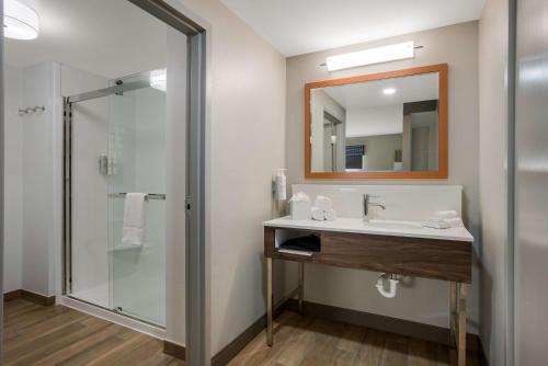 Hampton Inn Linden - image 11
