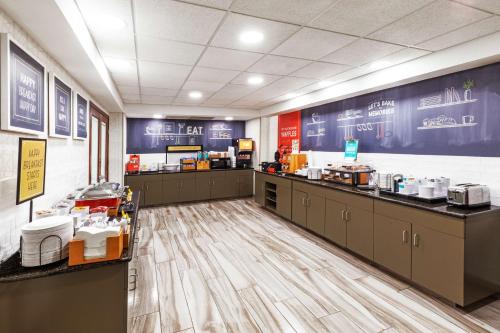 Hampton Inn Miami - image 11