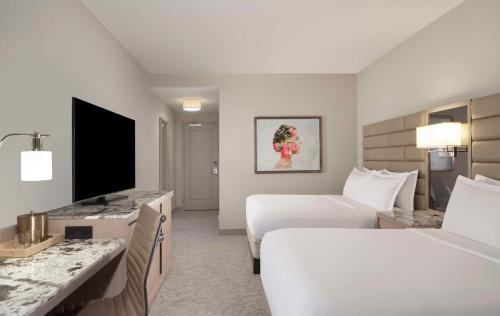 2 queen beds