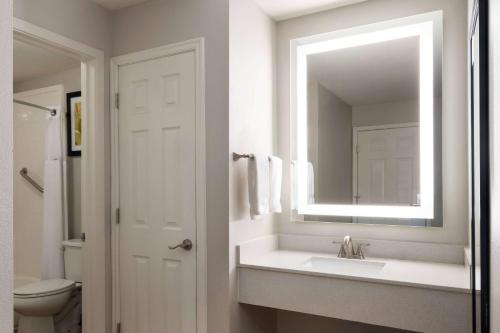 Clarion Inn & Suites Cedar City Gateway to National Parks - image 33