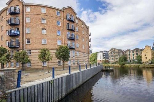 My Waterfront Apartment, views over Water of Leith
