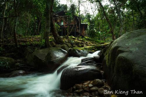 บ้านเคียงธาร โฮมสเตย์ แม่แมะ Cascade Lodge Homestay, Kawkareik
