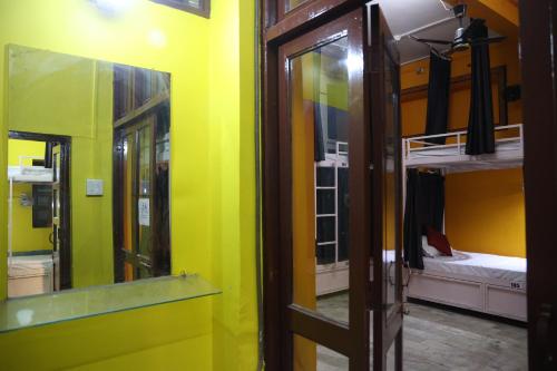 Bunk Bed in Mixed Dormitory Room image 9