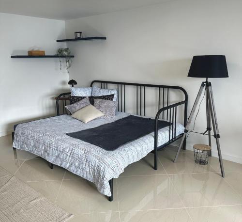 Petite Maison studio tout confort cosy Givors autoroute et gare - Apartment - Givors