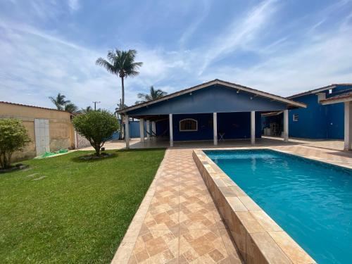 Casa com Piscina em Itanhaém