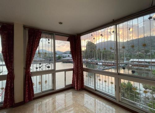 Cozy Home With Lake View at Kathu PHUKET