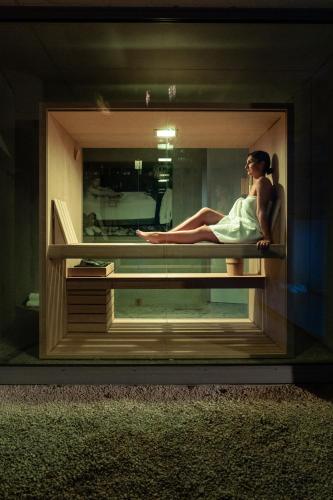 Le Pavillon M, Piscine et Spa au pied du château, Petit-Déjeuner inclus, Parking privé – Grignan, WV