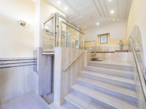 Apartment image 10