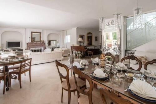 9 chambres spa hamman sauna Piscine chauffee poss in Trois Moulins