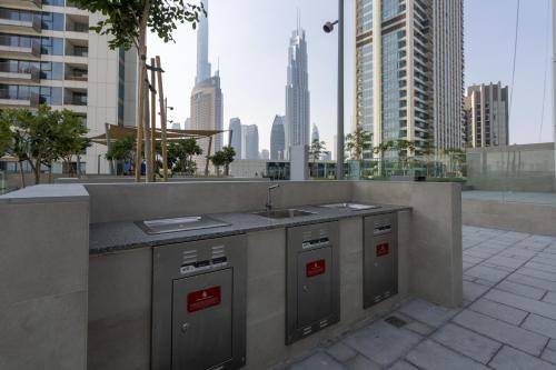 LUXE 2BR with AMAZING VIEWS at DOWNTOWN VIEWS - image 7