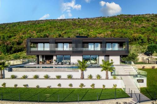 Luxury Exclusive Villa Panoramica near Rabac only 2 km from the beach with sea view and wellness - Accommodation - Koromačno