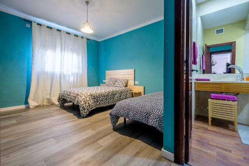 1 double bed, 1 twin bed